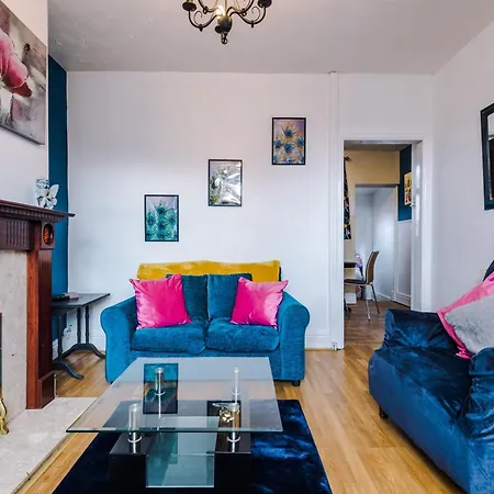Cosy 2 Bedroom House-Short Drive From Blackpool Pleasure Beach Exterior photo